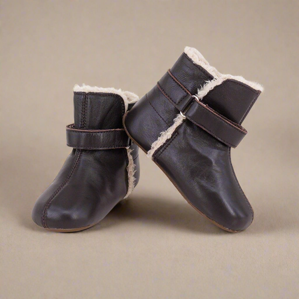 Adidas Vintage Running Shoes SKEANIE UGG Baby & Toddler First/Pre Walker Boots, Chocolate,  Gorgeous Soft Genuine Leather Fluffy Lined Boots - Perfect to Keep Little Feet Warm, Podiatry Approved