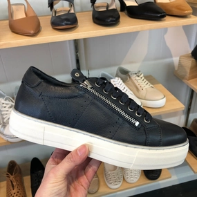 Break Pace Comfortable Step Django & Juliette Froggy ~ Navy ~ White ~ Vanilla ~ Black ~ All Black ~ Leather