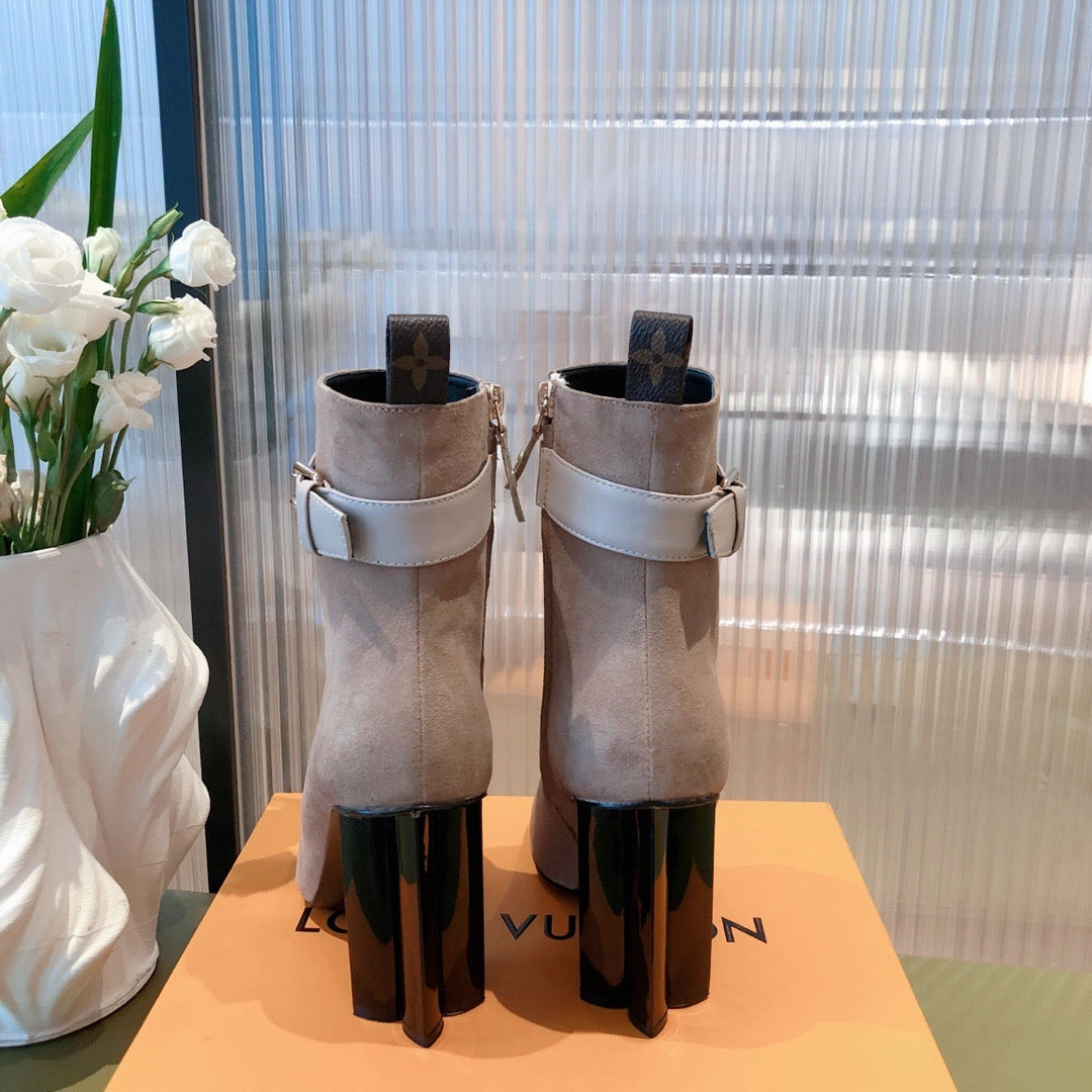 SE684  Size 4-11 Kobe's Adidas Shoes