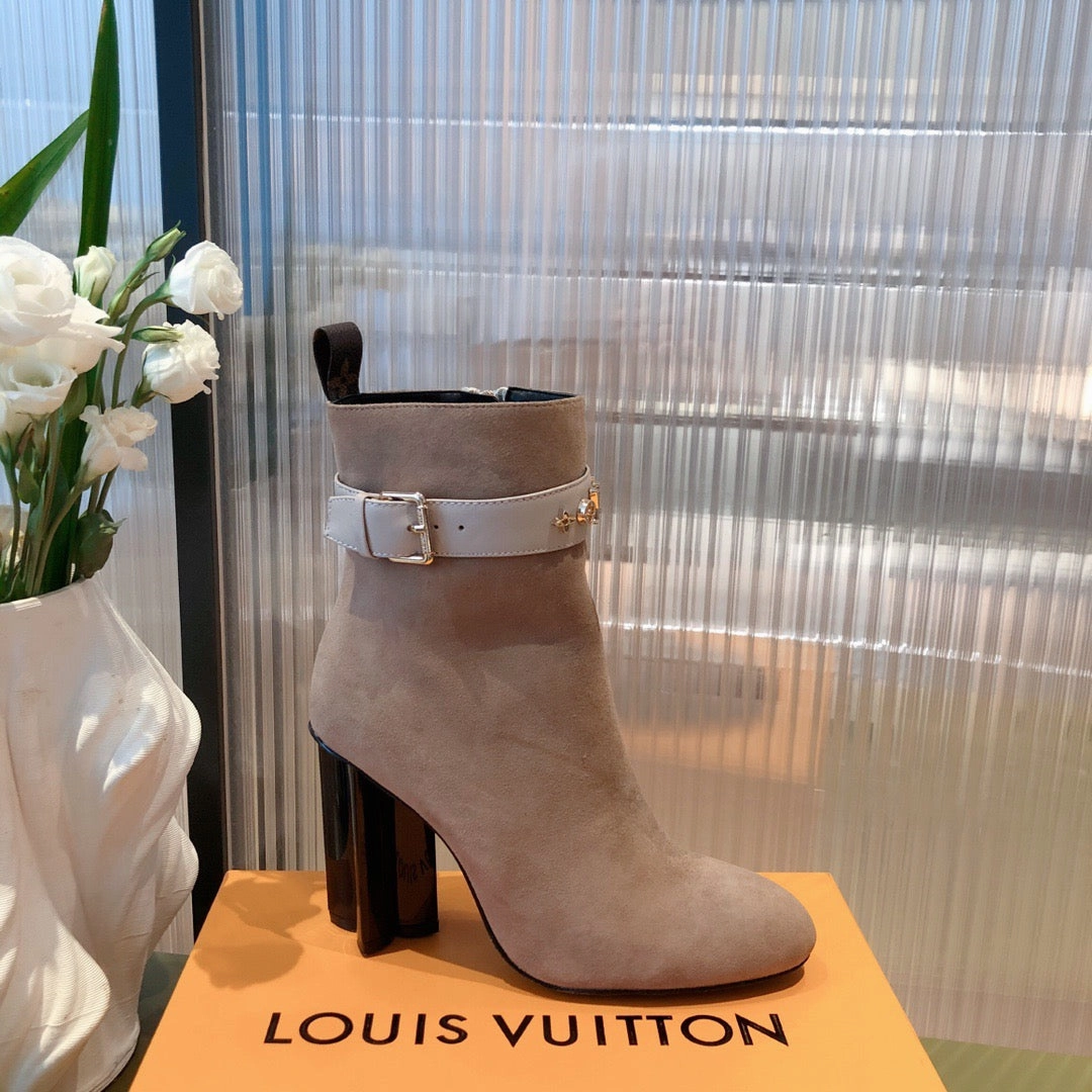 SE684  Size 4-11 Adidas Spiderman Shoes Size 11