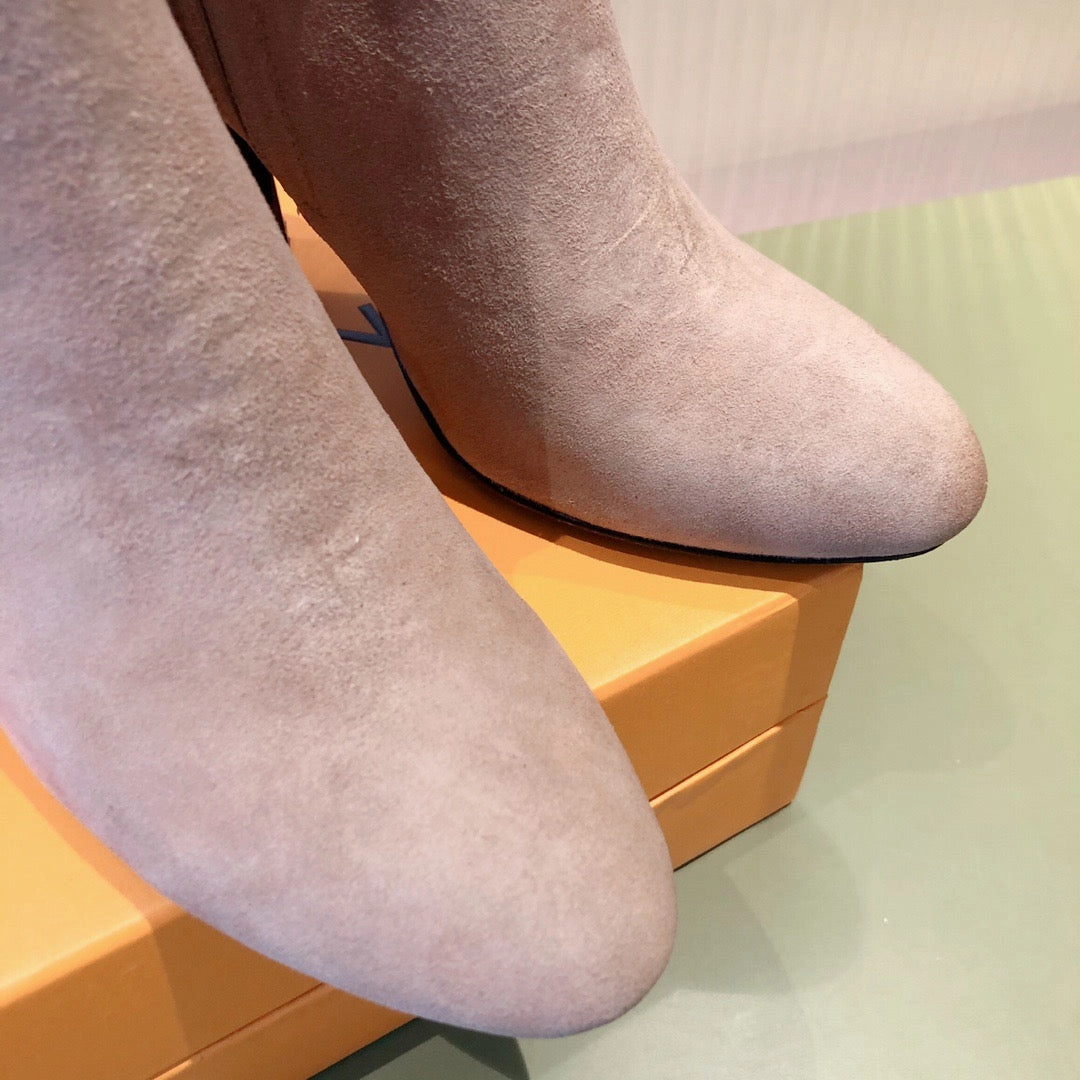 SE684  Size 4-11 Adidas Predator Indoor Shoes