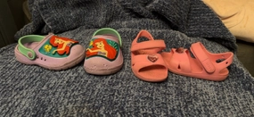 Asics Gel Nimbus Running Shoes Ariel Crocs/croc sandal Pink strapy crocs - Shoes:           8 (Toddler)