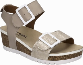 Quinn 02 Standout Look