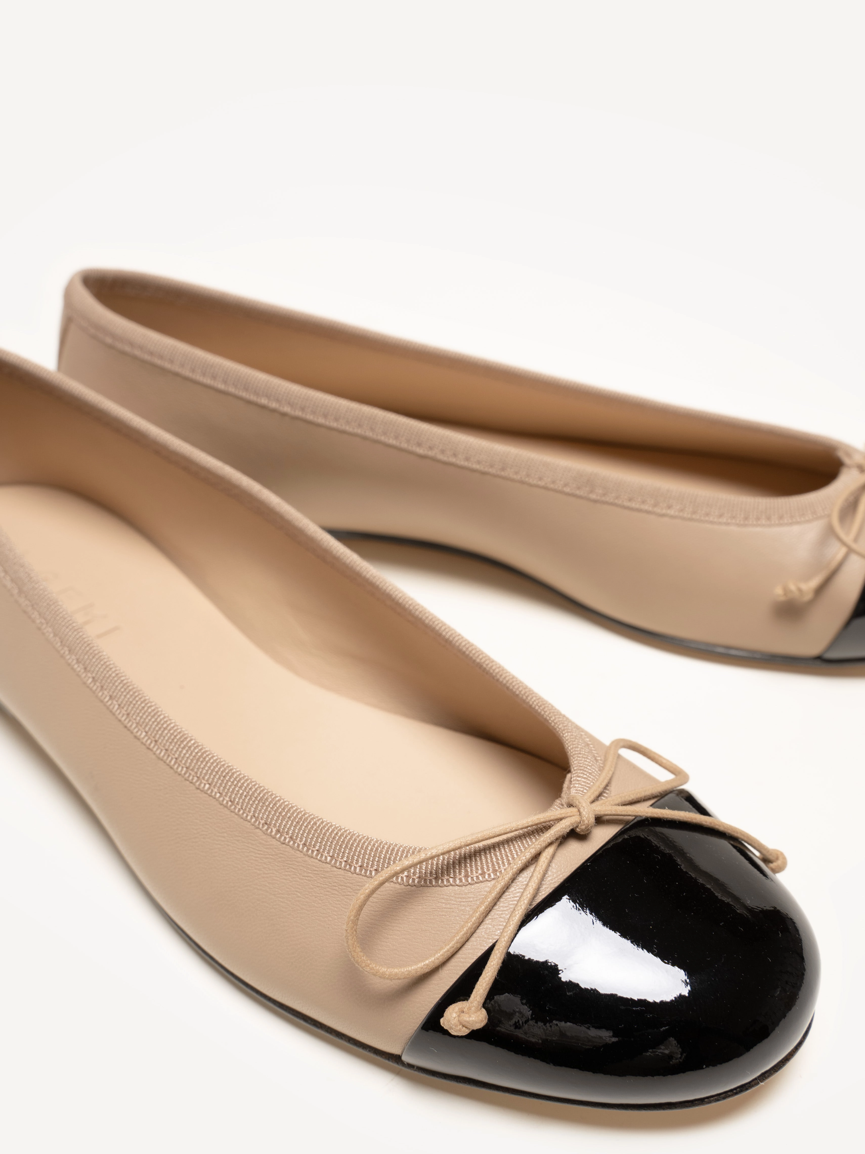 The Rosa Flat Sole Soccer Shoes