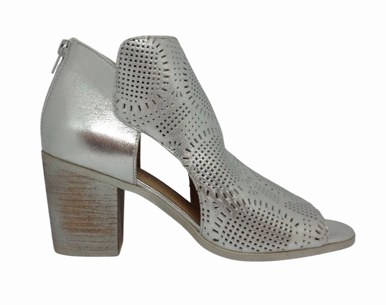 Top End Getit ~ Black ~ Tan ~ Silver Candle Spark