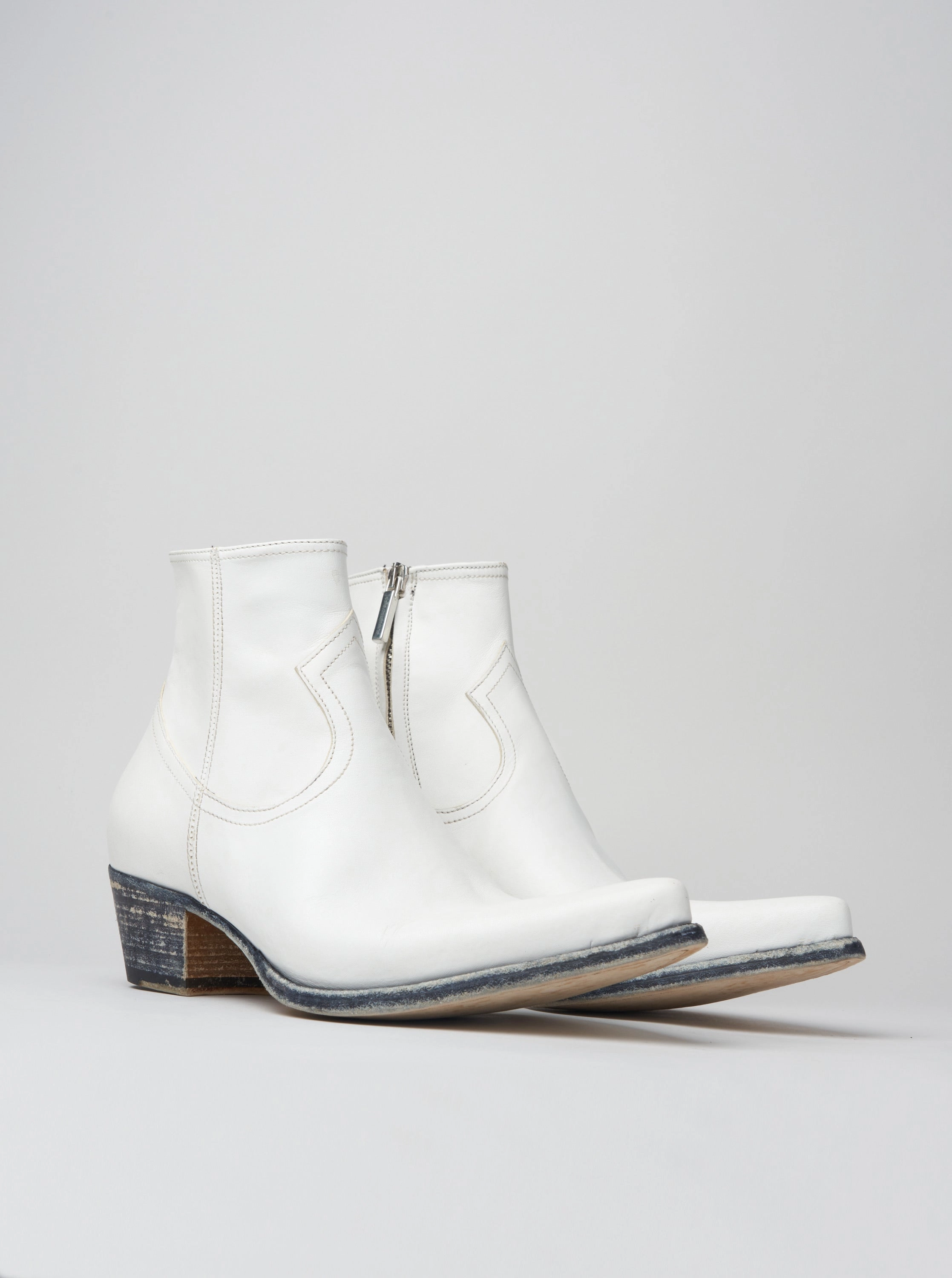 Second Hand Frye Boots CLINT ANKLE BOOT IN DISTRESSED WHITE VACCHETTA LEATHER