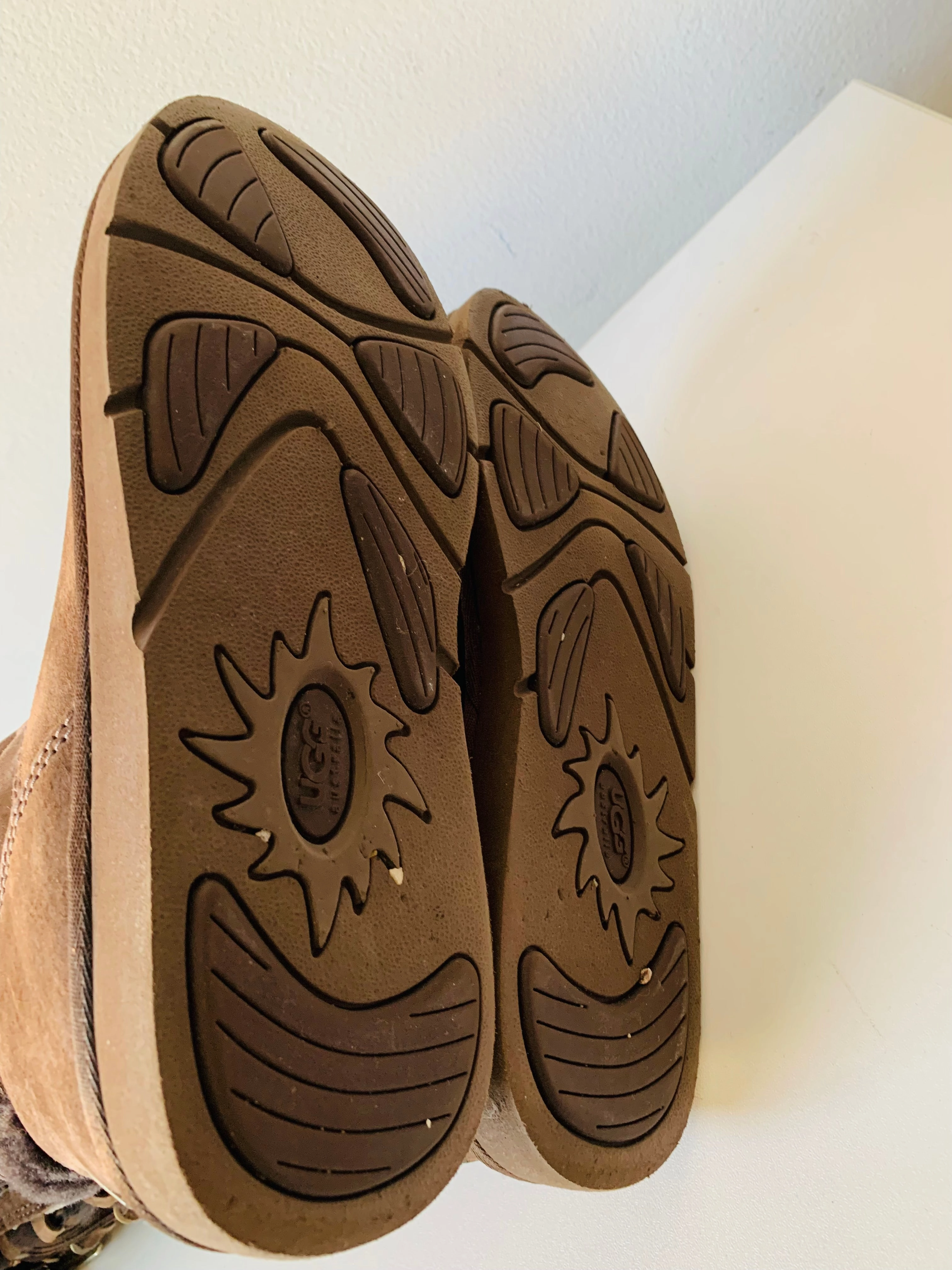 UGG Brown Suede Shearling Lined Tall Boots Size 7 Adidas Terrex Hiking Shoes