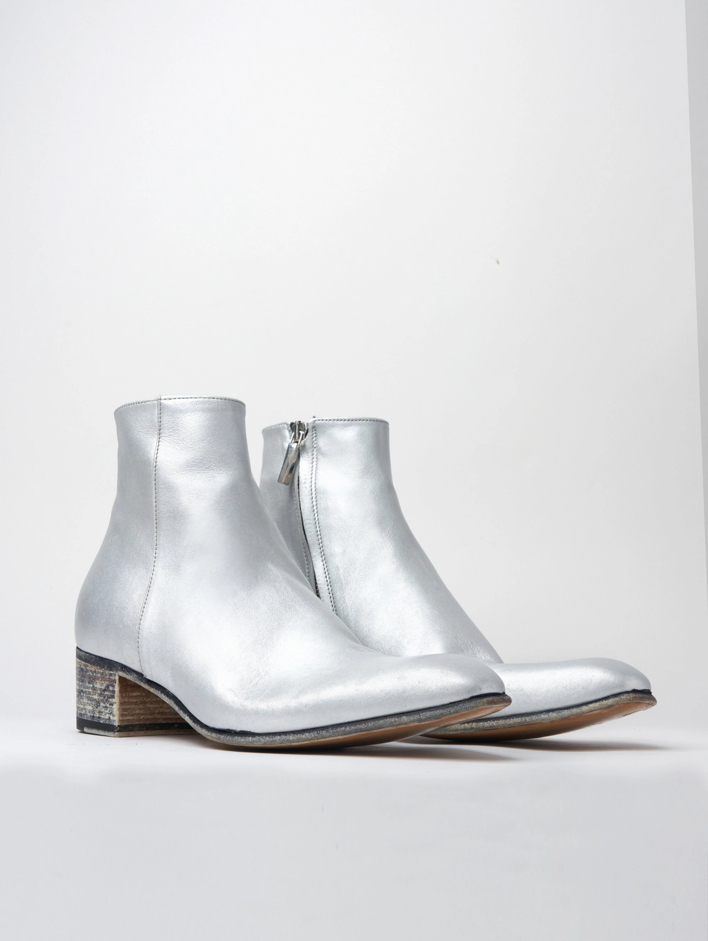 SONNY 40MM ANKLE BOOT IN DISTRESSED SILVER CALFSKIN Justin Boots For Women
