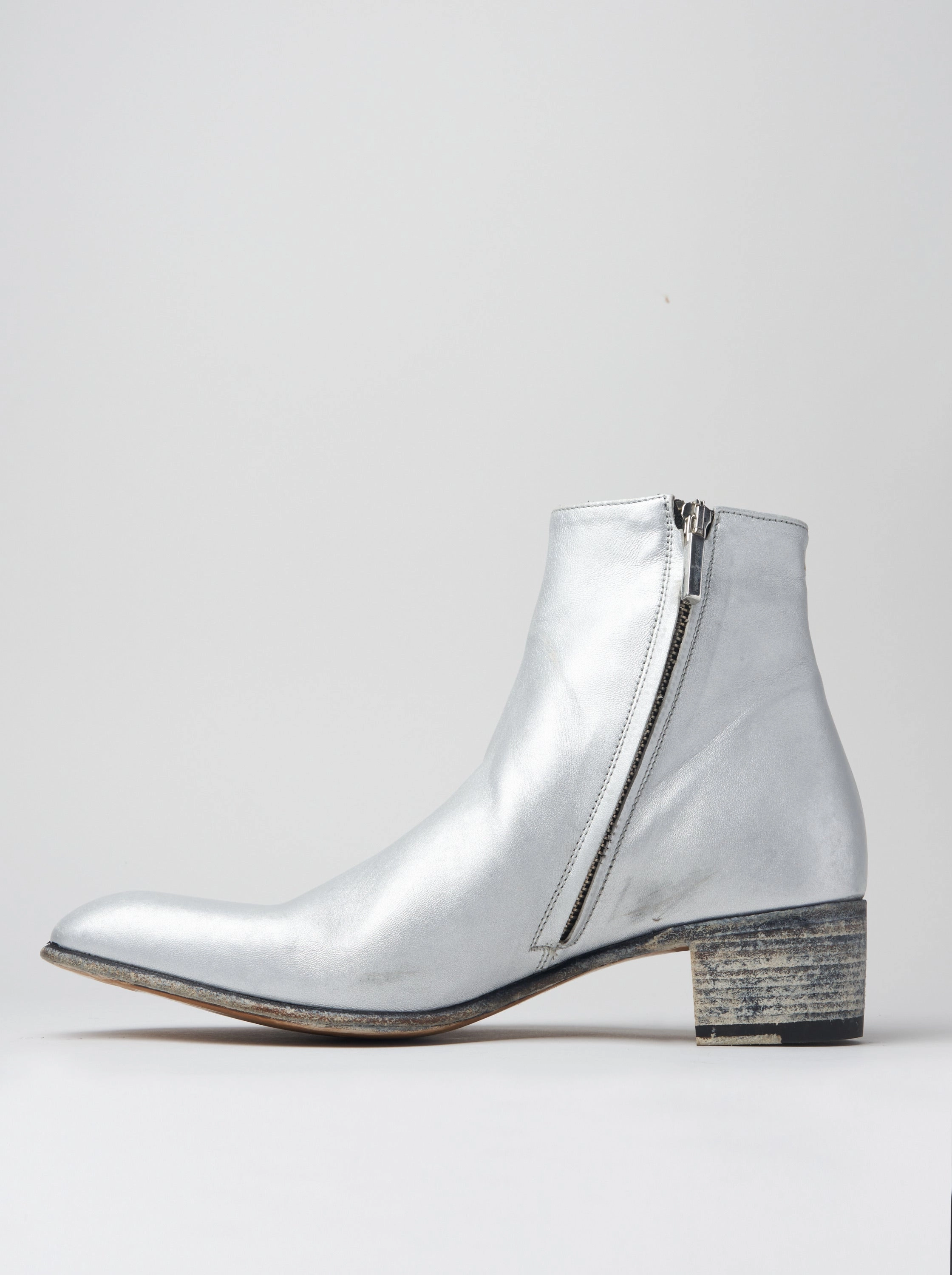 SONNY 40MM ANKLE BOOT IN DISTRESSED SILVER CALFSKIN Barn Boots