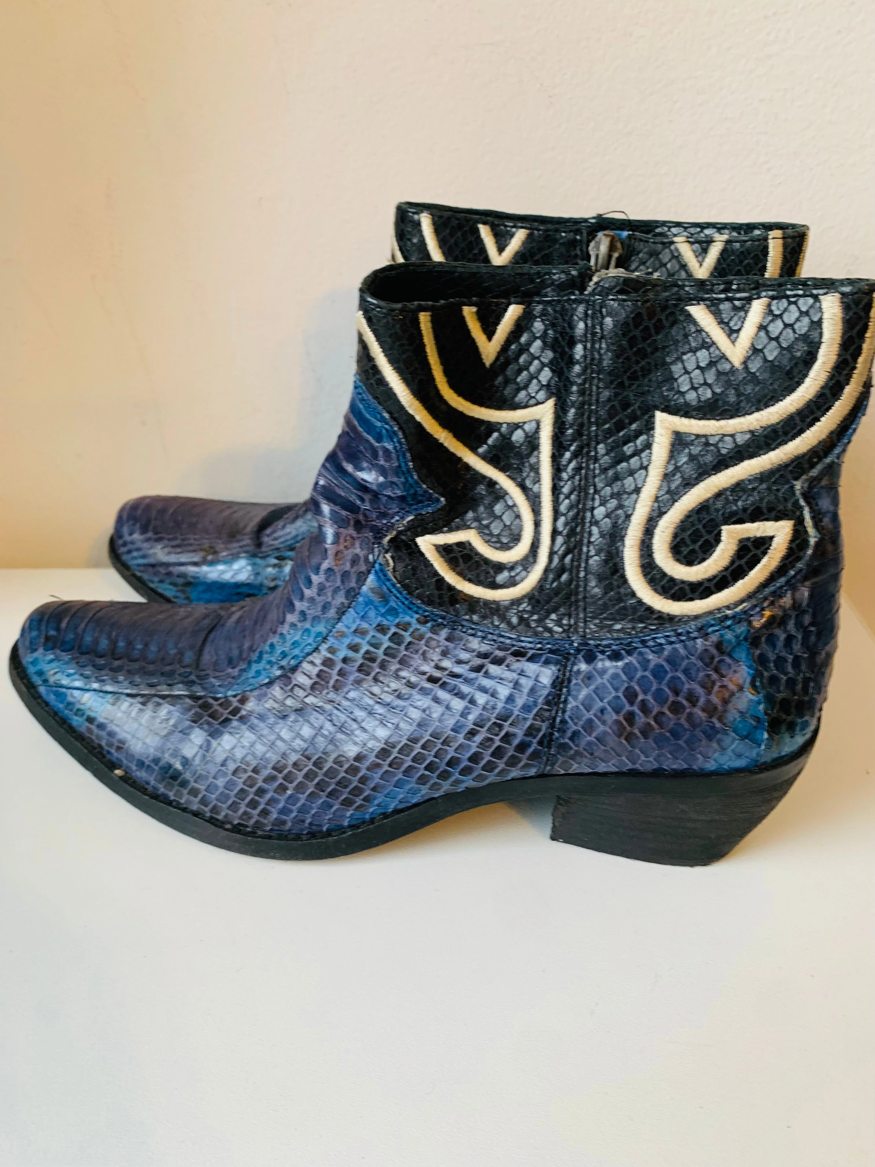 Vince Camuto Calina Embroidered Blue Leather Ankle Boot Size 9 Adidas Best Skate Shoes