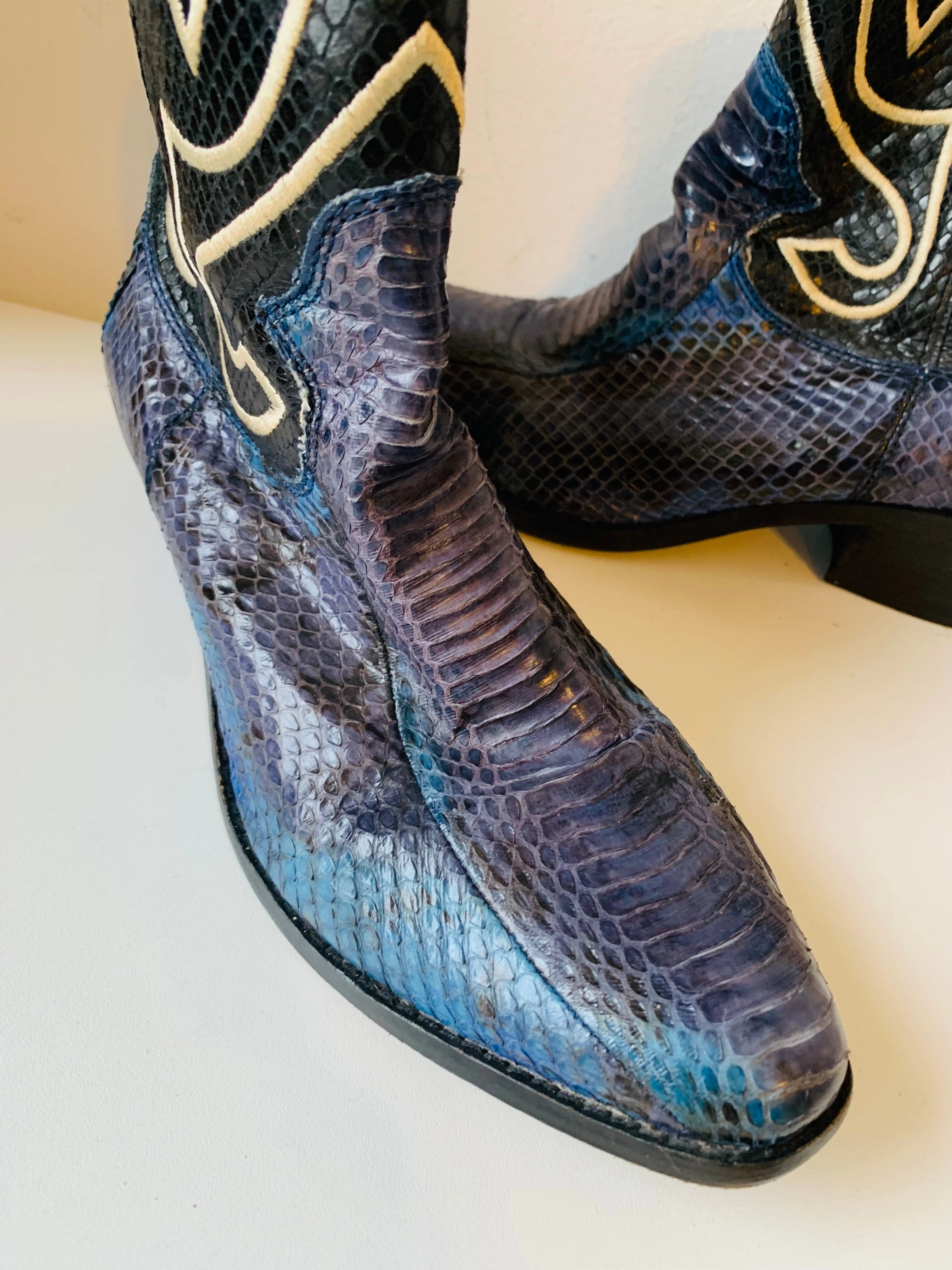 Vince Camuto Calina Embroidered Blue Leather Ankle Boot Size 9 Adidas Gravel Shoes