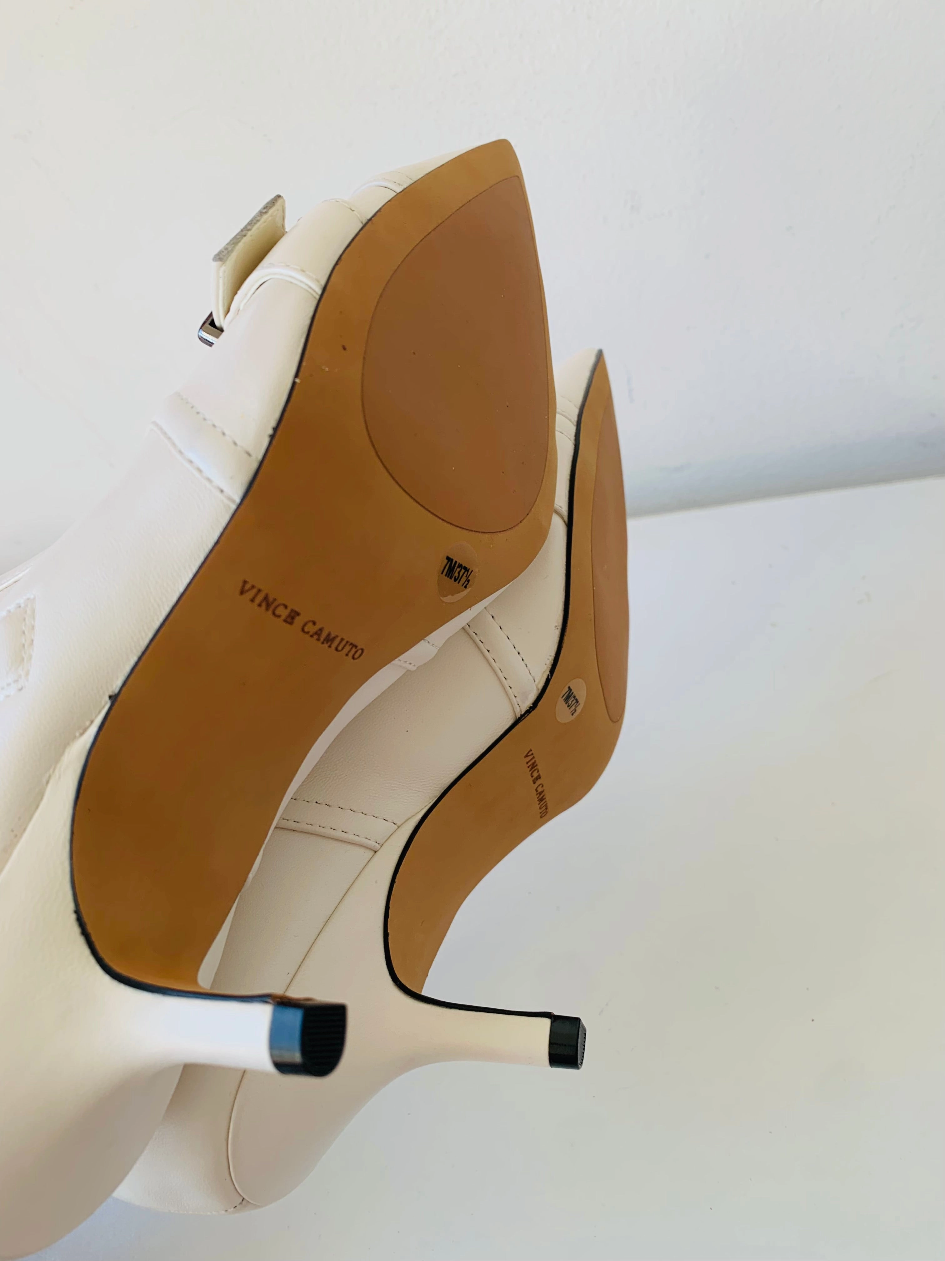 Adidas Messi Indoor Soccer Vince Camuto Womens Krydel Kitten Heel White Leather Ankle Bootie Size 7