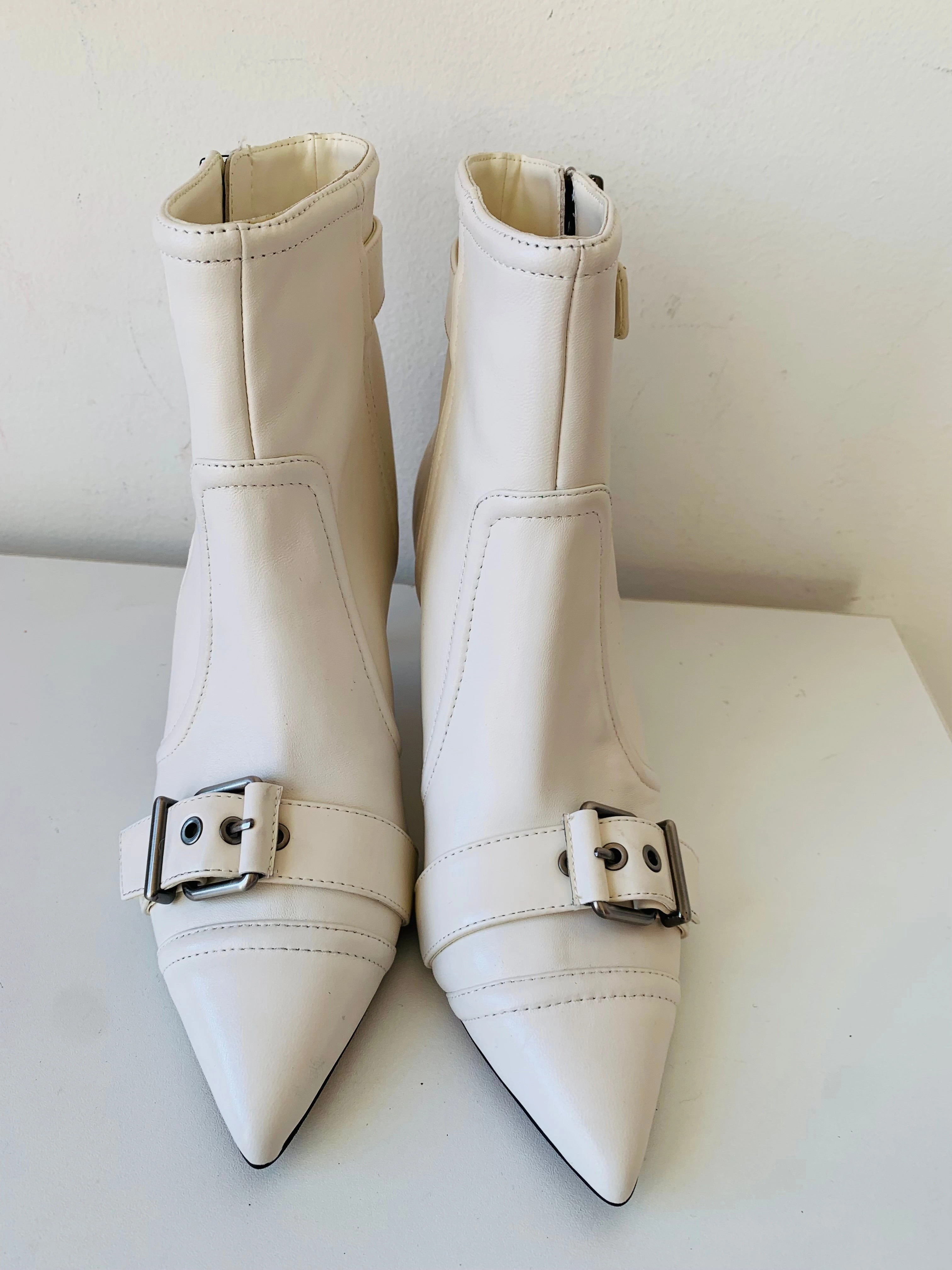 Vince Camuto Womens Krydel Kitten Heel White Leather Ankle Bootie Size 7 Vintage Adidas Running Shoes