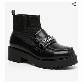 Shoe Stores That Sell Asics Vintage Chained Flat Shoes