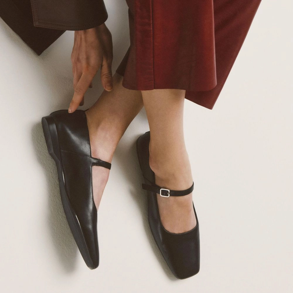 Expensive Loafers Vagabond Women's Delia Shoes in Black Leather